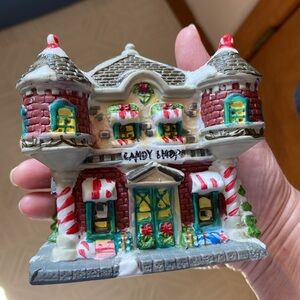 2004 Wellington Square Collection Christmas Village Candy Shop Building